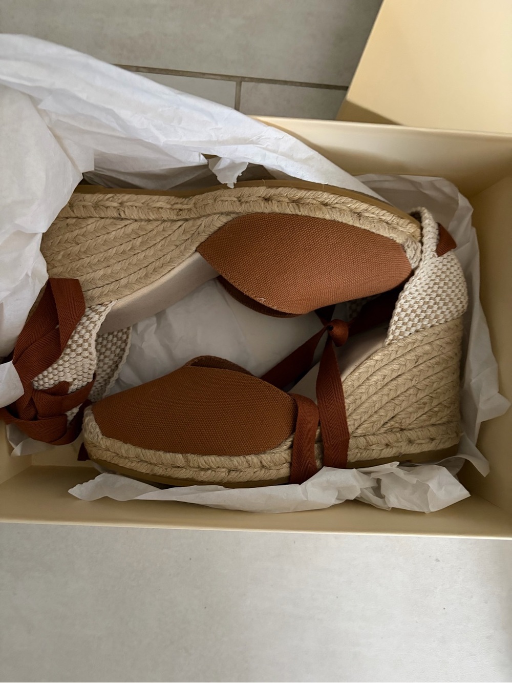 New Diane Espadrilles Camel Canvas Size US8